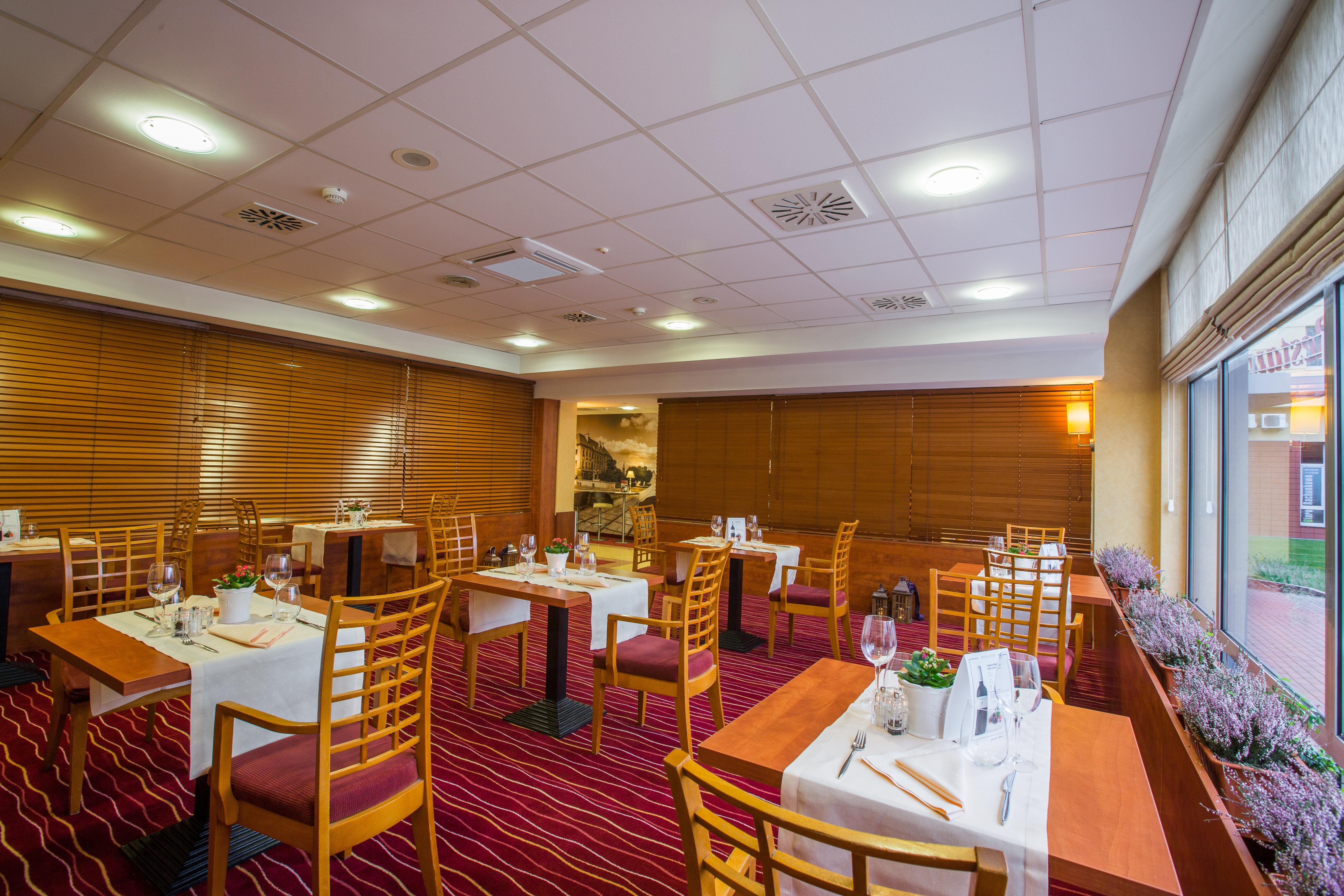 Qubus Hotel Glogow Екстер'єр фото