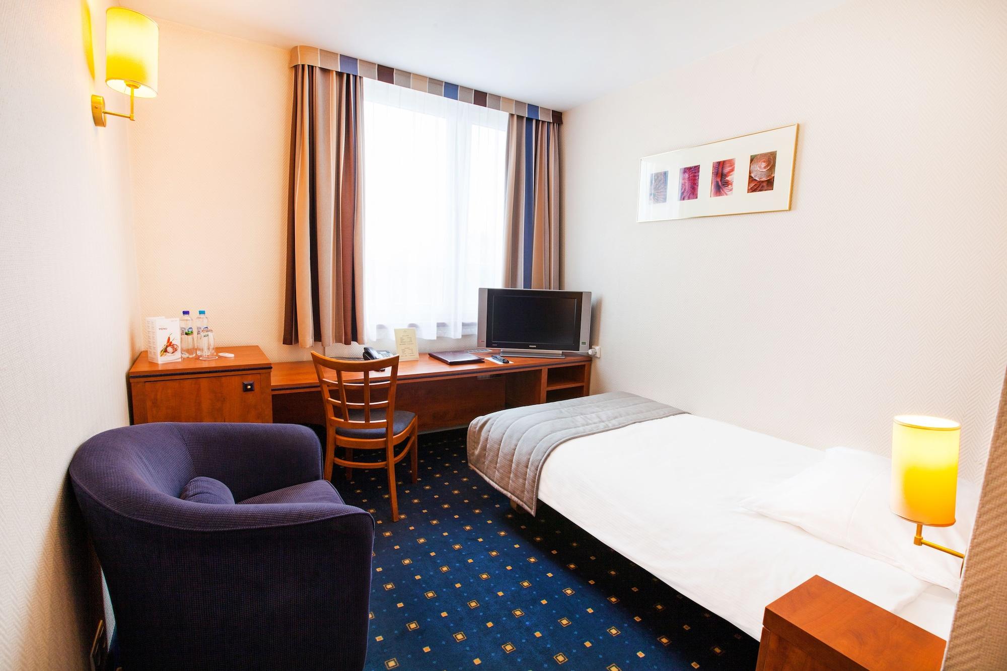 Qubus Hotel Glogow Екстер'єр фото