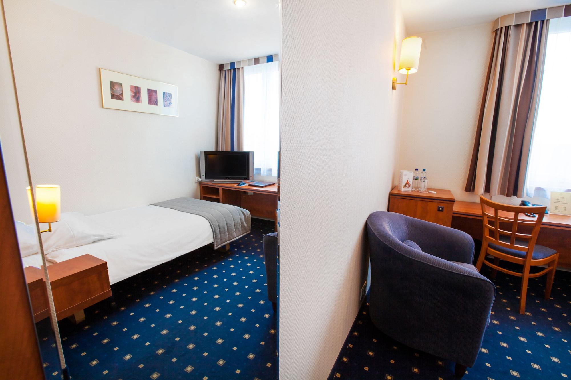 Qubus Hotel Glogow Екстер'єр фото