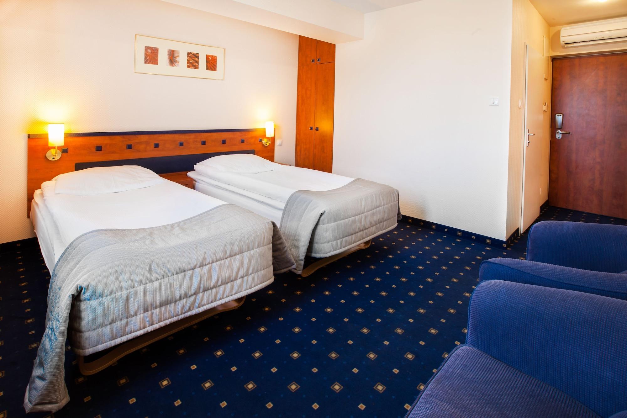 Qubus Hotel Glogow Екстер'єр фото