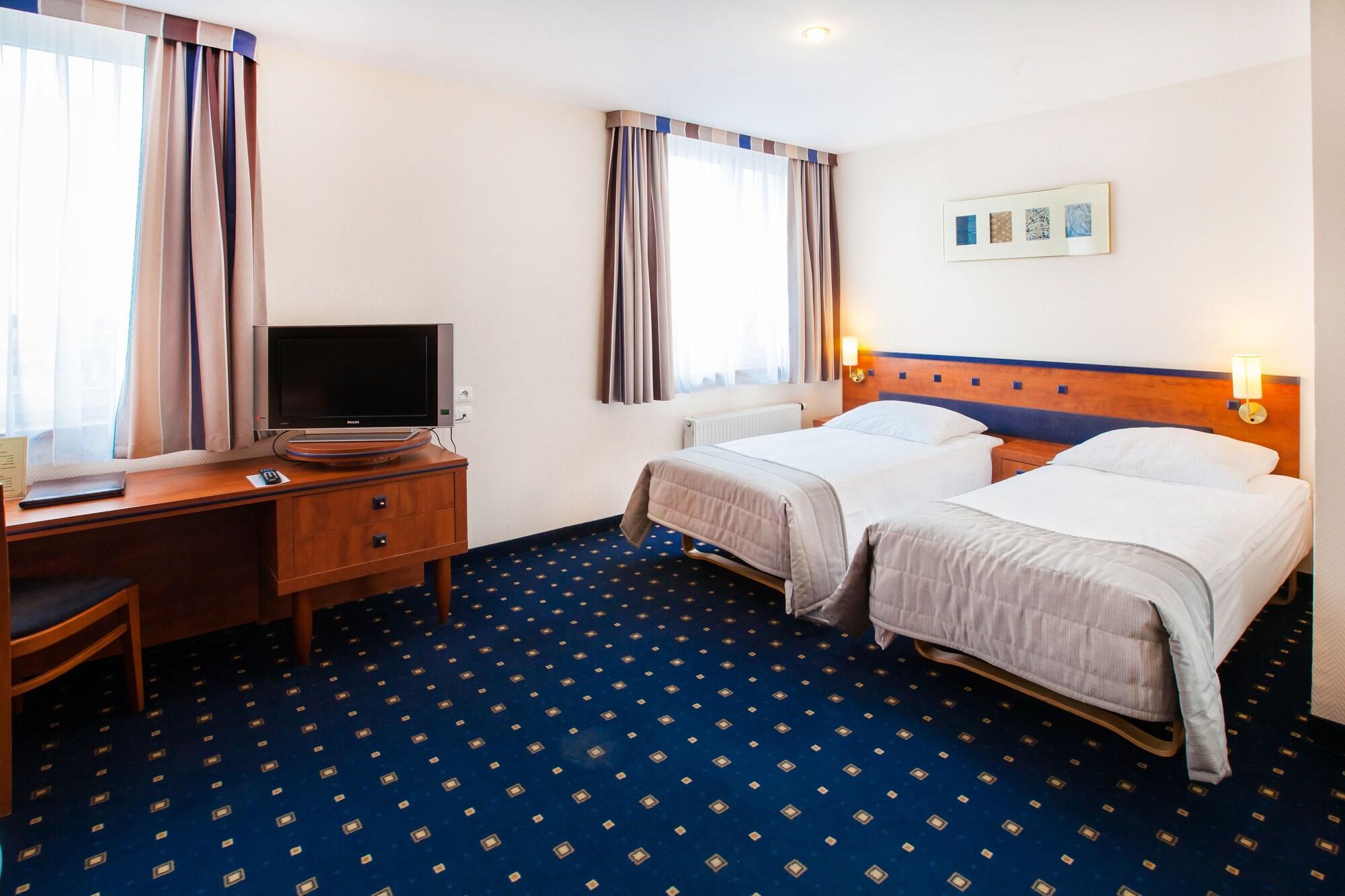 Qubus Hotel Glogow Екстер'єр фото