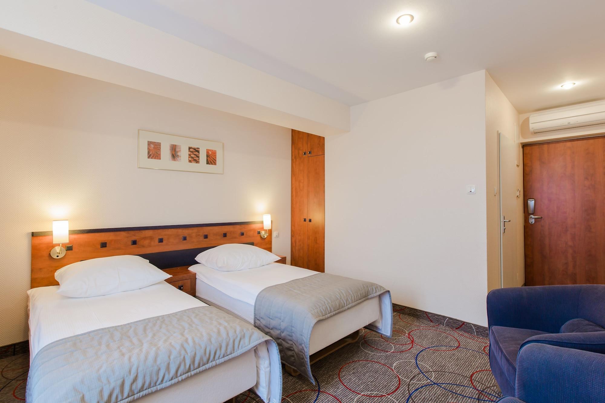 Qubus Hotel Glogow Екстер'єр фото