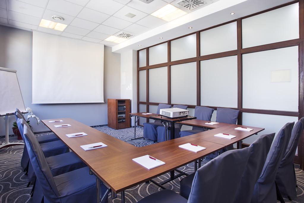 Qubus Hotel Glogow Екстер'єр фото